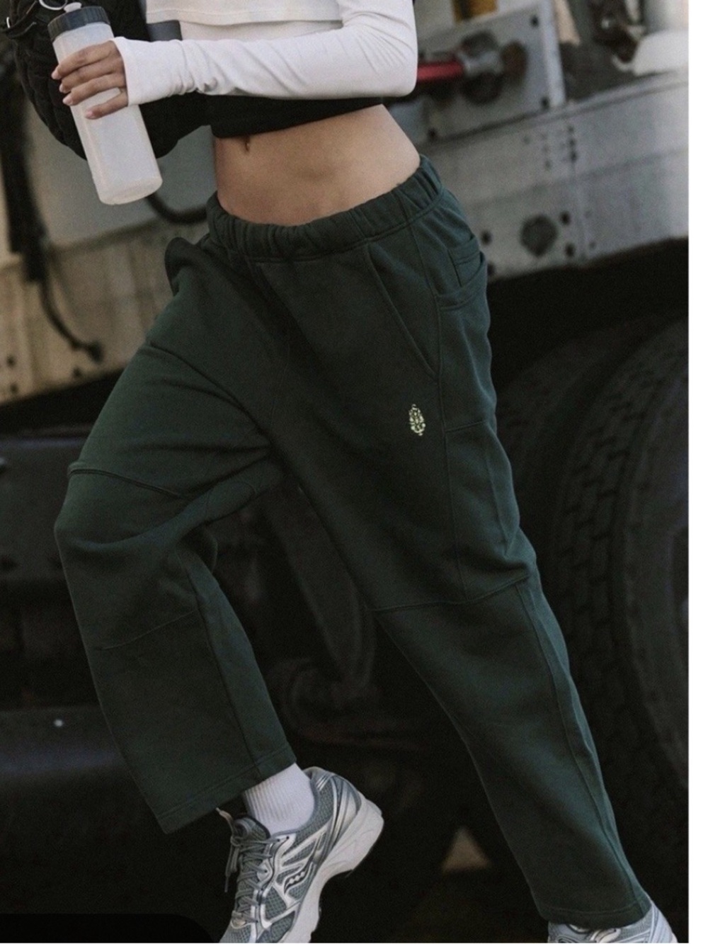 NWT FREE PEOPLE movement top score barrel sweatpants in black size large